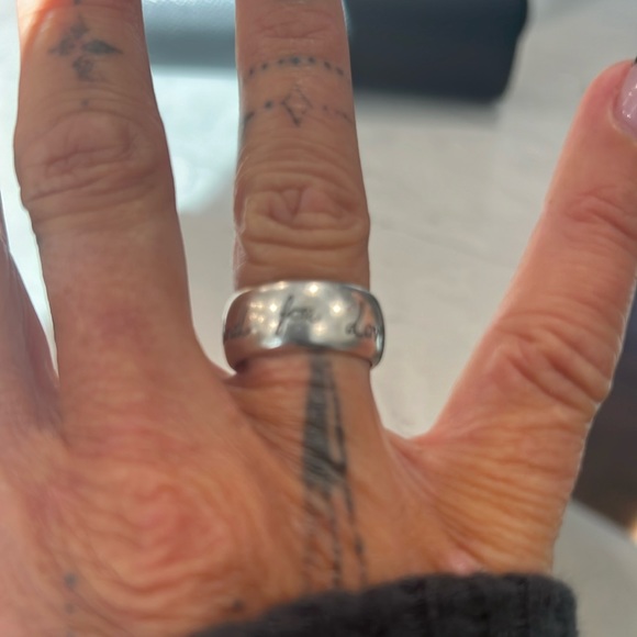 Gucci Blind For Love Engraved Ring - Picture 2 of 3